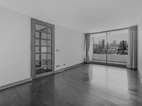 Departamento con Vista Despejada frente Plaza Las Lilas