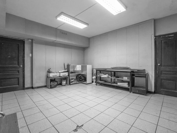 Amplia Bodega En Galeria Edwards