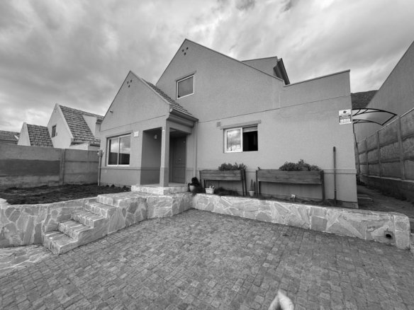Casa con piscina y quincho en condominio cerrado Alto Macul