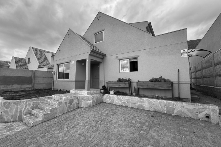 Casa con piscina y quincho en condominio cerrado Alto Macul